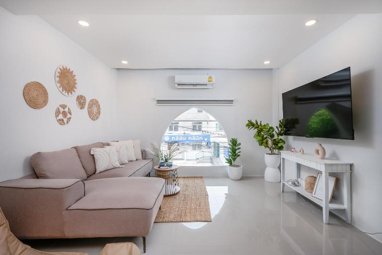 Digital Nomad 5BR House Fast Wi-Fi In Nimmanhemin - Bed and Breakfast Chiang Mai