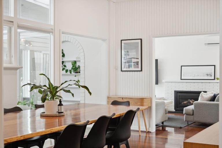 Coastal Charm 2 Bedroom with Space to Move - B&B Perth