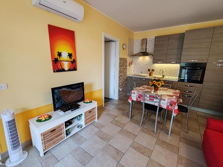 Residenza Silvana Apt B Giardino on the ground floor with parking - B&B Verbania