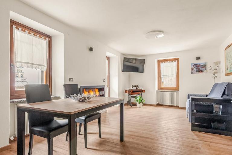 Celentino Apartment - close to the ski slopes PEIO - B&B Peio