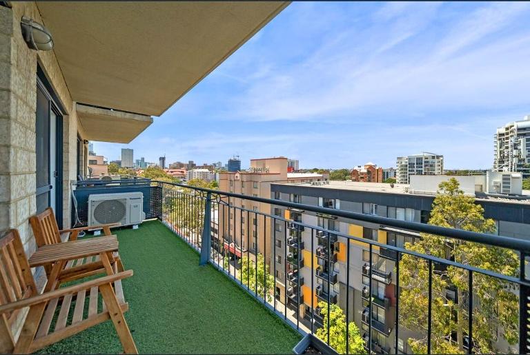 64 Sweeping Views EastPerth 2BR PoolPkg - Ferienwohnung Perth