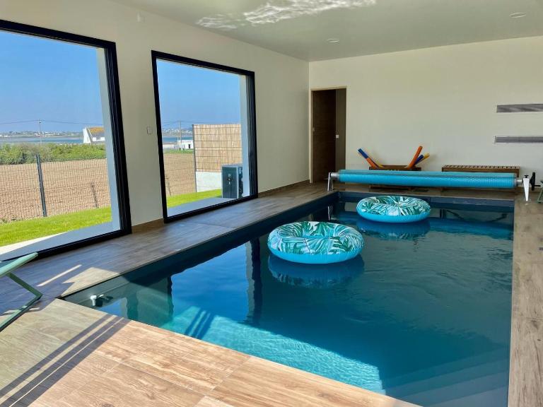 Magnifique maison vue mer avec piscine intérieure - Ferienwohnung Carantec