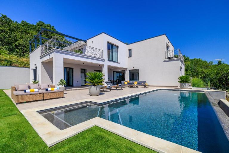 Villa Levant for 10 people near Opatija with jacuzzi & sea view - B&B Mošćenička Draga