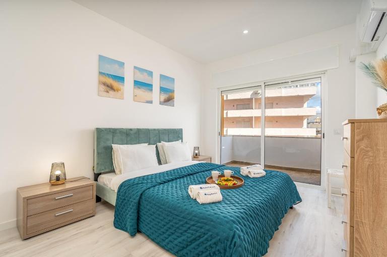 HostWise – Seaside Escape with Balcony - Ferienwohnung Silves