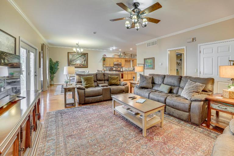 2 Mi to Branson Landing: Quiet Home w/ Lake View - B&B Branson