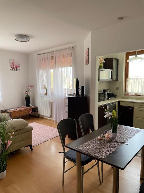 Magnólia Apartmam - Bed and Breakfast Hegykő