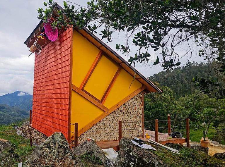 El Mundo al Revés - B&B Pacho