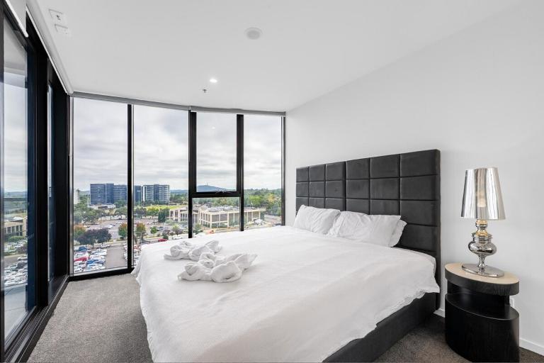 Modern Chic 1-Bedroom Apartment with Parking - Chambres d'hôtes Phillip