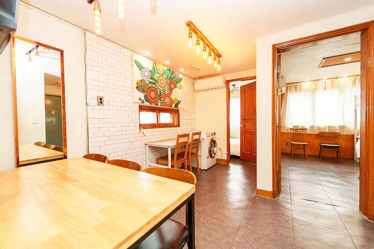3-Gu&Anne house Hongdae 6room & 4bath House - Bed and Breakfast Seoel