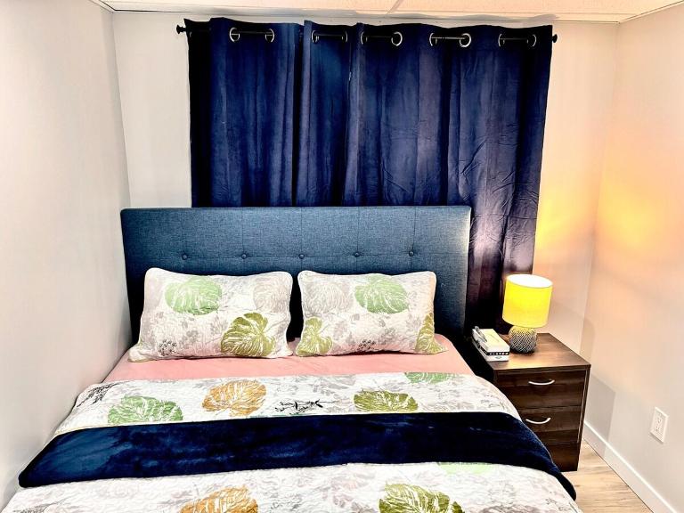 Two Bedroom Basement Suite With Private Entrance & Free Parking - B&B Winnipeg