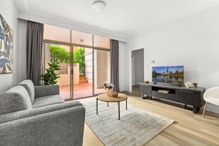 Bright Inner-West Stay with Pool Access - Chambres d'hôtes Sydney