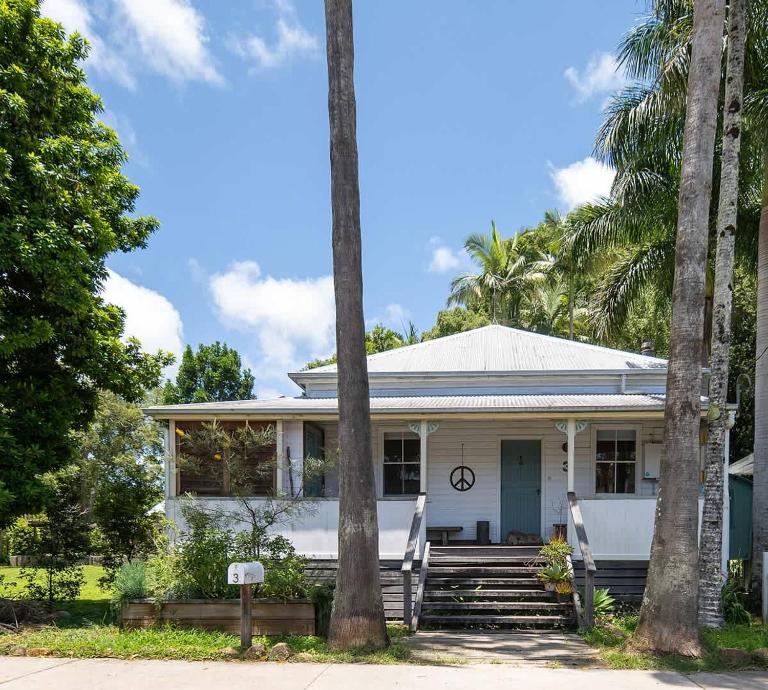 Beautiful Unique Cottage -Pet-Friendly-walk to town - Bed and Breakfast Bangalow