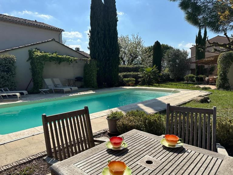 Villa Nicole avec piscine & jardin privés, parking dans le cœur du Luberon, proche Gordes, Roussillon, Goult, Bonnieux - Chambres d'hôtes Oppède le Vieux