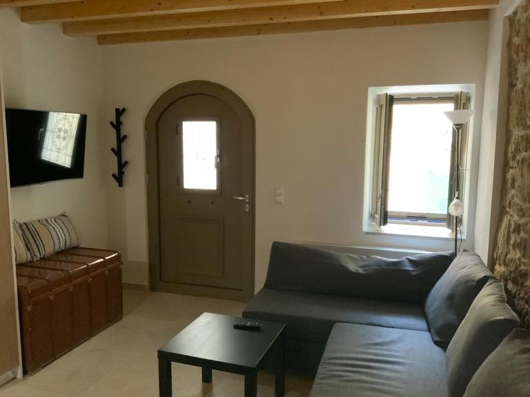 Lucas Mani Apartment 2 - B&B Proástio