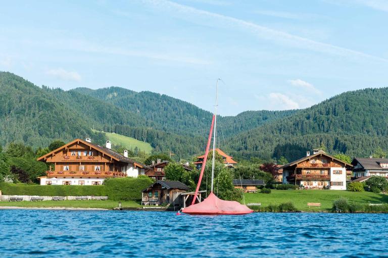 Schlosserhof am See - B&B Bad Wiessee