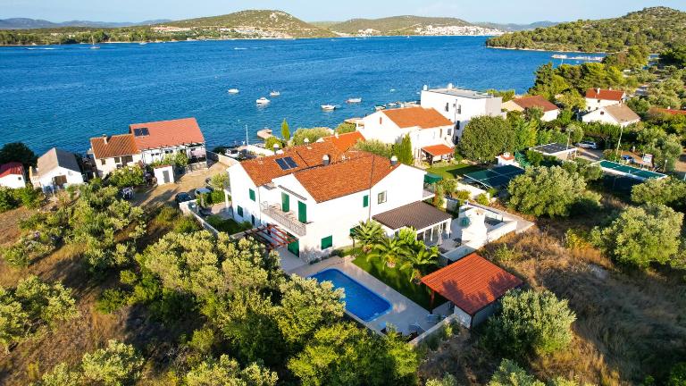 Dovolená bez starostí - Apartmány Murter - Chambres d'hôtes Betina