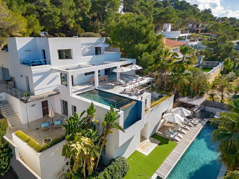 Modern Villa with Seaviews Sleeps 14 - B&B Sant Antoni de Portmany