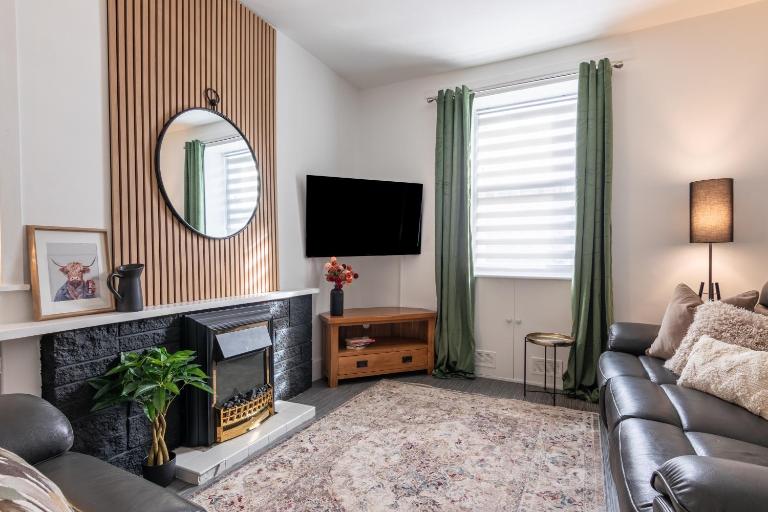 Ness Heights, Spacious City Centre Townhouse - Ferienwohnung Inverness