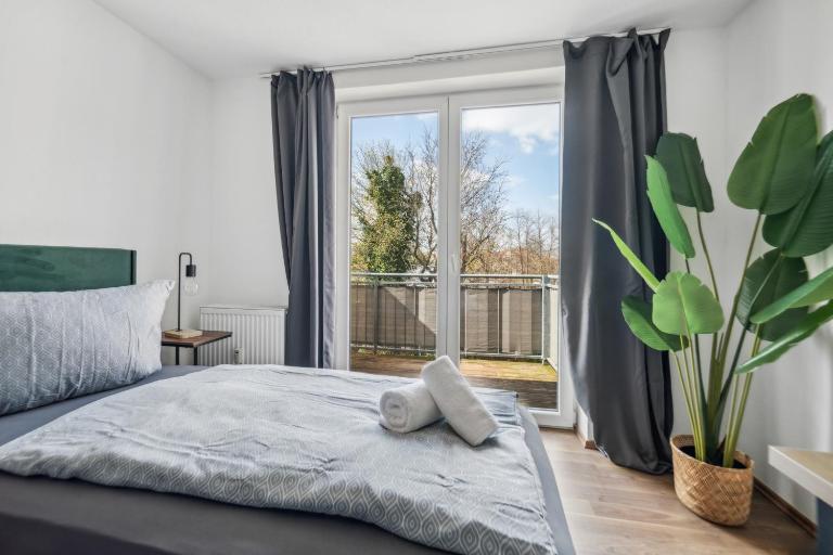 Larooms Merseburg - Apartment NS03 - 2 Zimmer - 4 Betten - Waschmaschine - Parkplatz - Balkon - B&B Merseburg