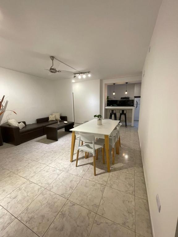 Torre Kalinka dos dormitorios pleno centro 6 personas - Chambres d'hôtes Villa Carlos Paz