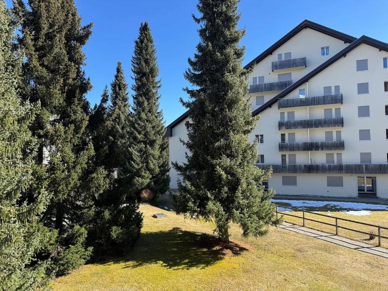 Slope-Side Mountain Apt Sleeps 4 - Bed and Breakfast Laax
