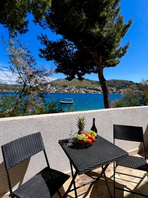 Bronislovas holiday home 1 - B&B Rogoznica
