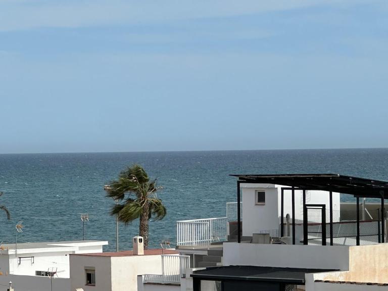 Oceanview, beachfront 15 min from Malaga downtown - Chambres d'hôtes Cala del Moral