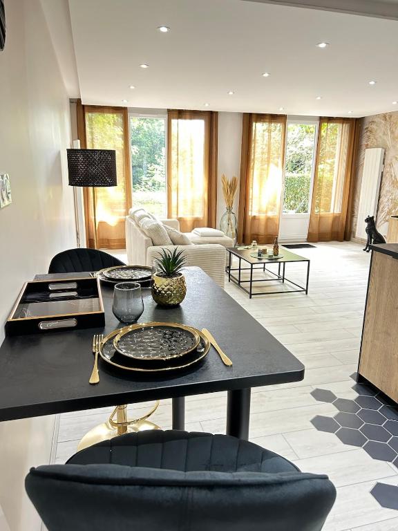 Evreux ground floor apartment,jardin,proche hyper centre - B&B Évreux