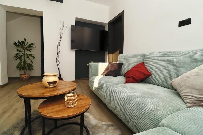 Fidelis Apartment - Walk to the Beach in Minutes - B&B Novi Vinodolski