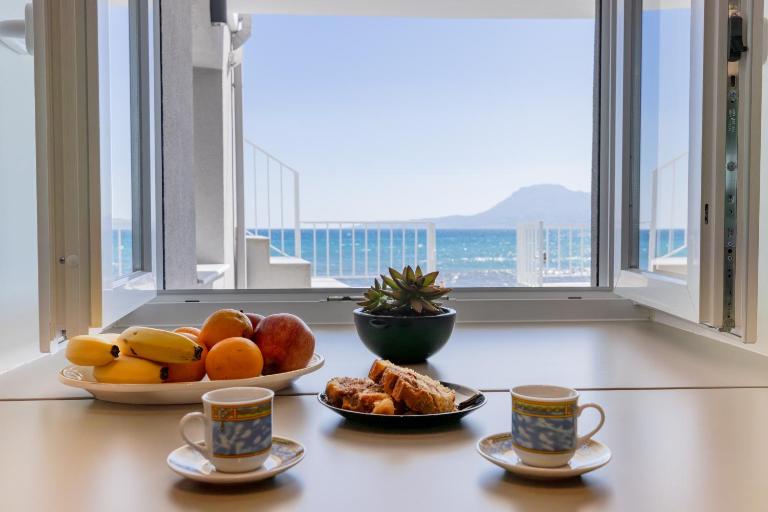 Cozy SeaView apartment - B&B Paralía Kímis
