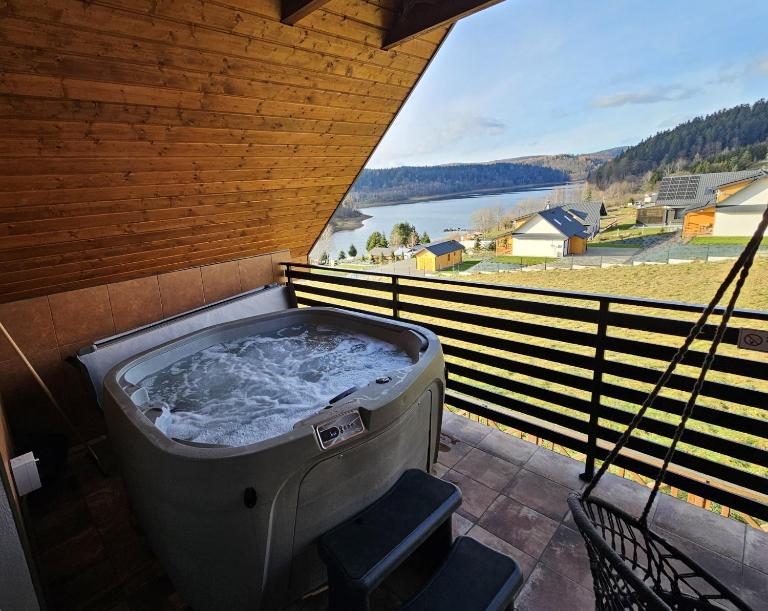 Dom Woda PRYWATNE JACUZZI ELEKTRYCZNE w cenie, Jezioro Solińskie, Dom Na Wzgórzu, rowery, sauna - Chambres d'hôtes Zawóz