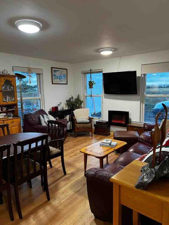 River View - Modern 4 Bedroom Bungalow - Ferienwohnung Cabraghkeel