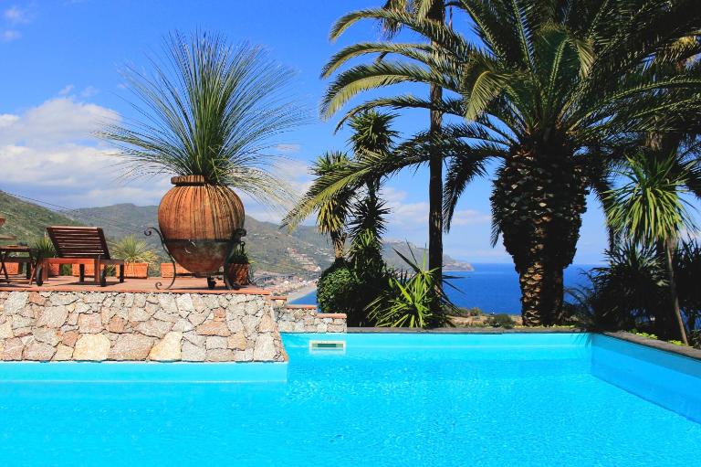 VILLA LOU TAORMINA Exclusive Private Villa with Panoramic Sea View Pool - Chambres d'hôtes Taormina