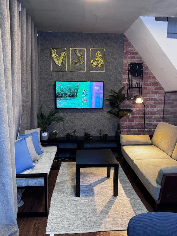 Cozy Rustic Corner House Subic - B&B Subic