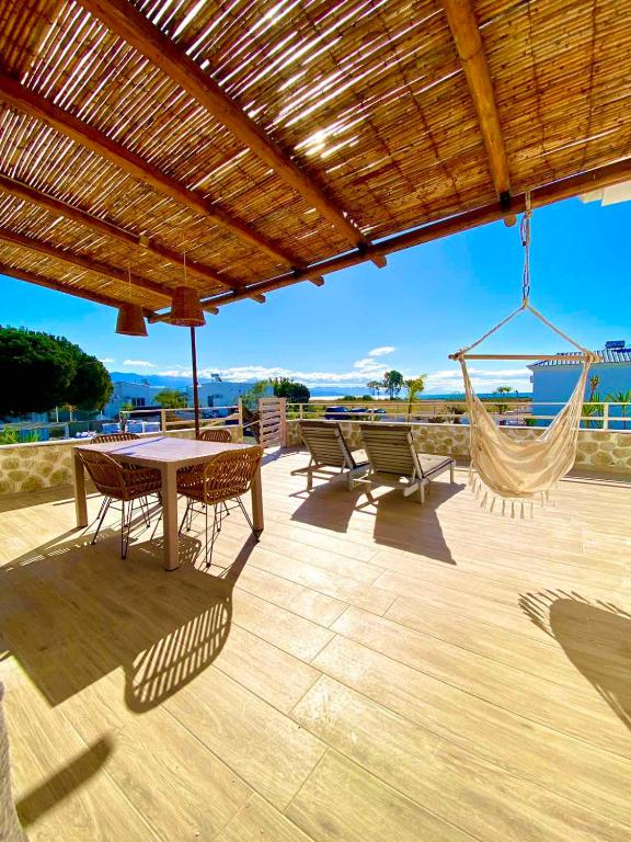 Boho Nomad Seaview Detached House - B&B Análipsis