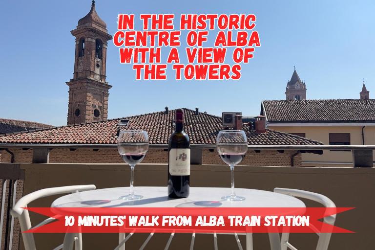 In the Historic Centre, with a View of the Towers - B&B Alba