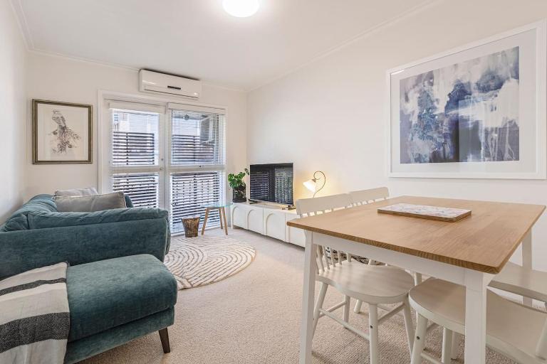Botanic Edge - Beachside Comfort by St Kilda's Icons - B&B Melbourne