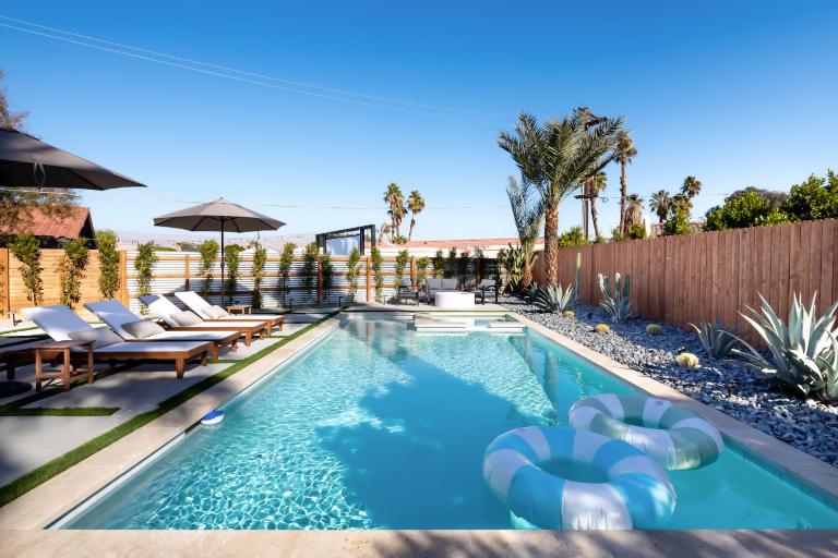 Olive Sand Desert House - Pool - Spa - Dogs - Close to All - Chambres d'hôtes Bermuda Dunes