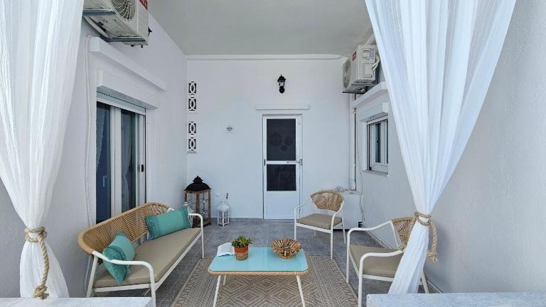 Captain Giorgos House - B&B Pollonia