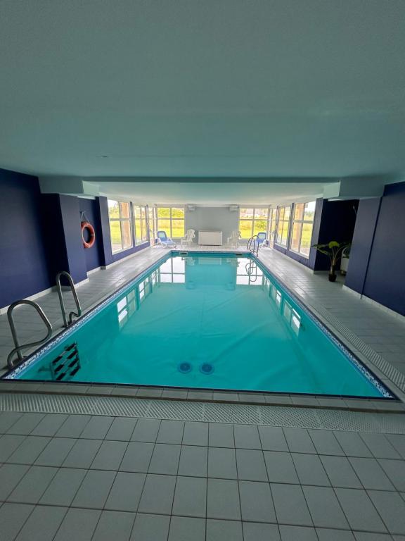 Chtibourguignon, Appartement dans très agréable résidence avec piscine chauffée et sauna - Bed and Breakfast Levernois