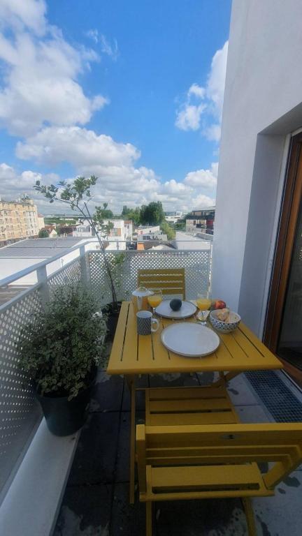 Bel appartement neuf 3 chambres proche Paris et Stade de France, parking gratuit, 5 min RER CDG aéroport et gare du Nord, quartier calme, proximité tous commerces - B&B Aubervilliers