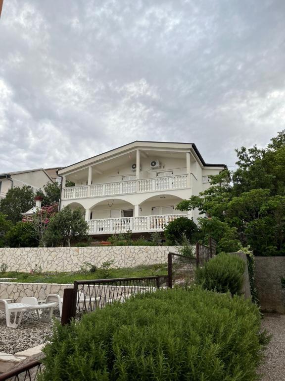 Apartments Bonny - B&B Cesarica