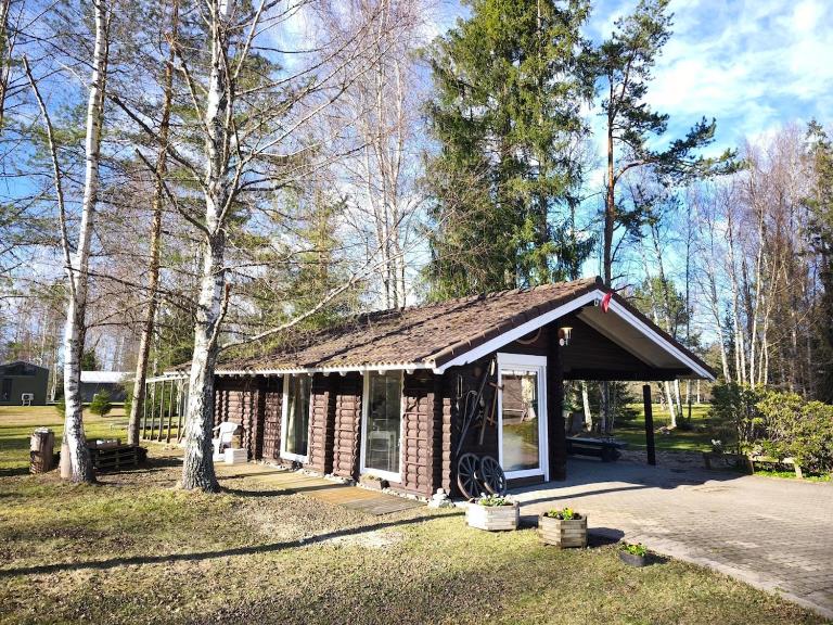 Rozes Oga, Tūrisma mītnes namiņš - B&B Ieriķi
