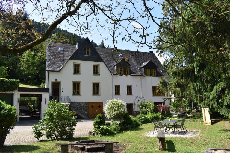Natur-Urlaub in den Fewos der Dreiherrenmühle an der Mosel - B&B Zell