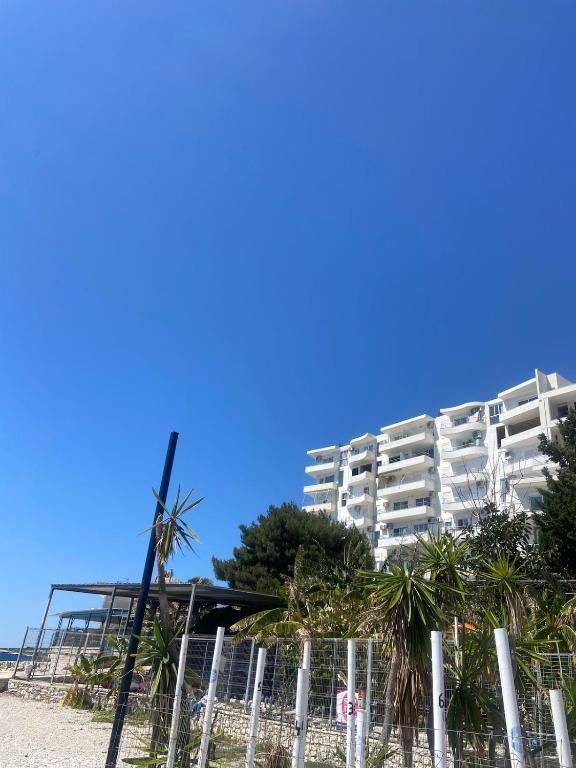 Lovely Apartment just 30m from the Beach - B&B Sarandë