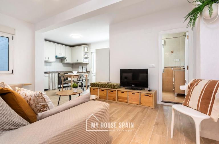 MyHouseSpain - Piso reformado con patio privado - B&B Gijón