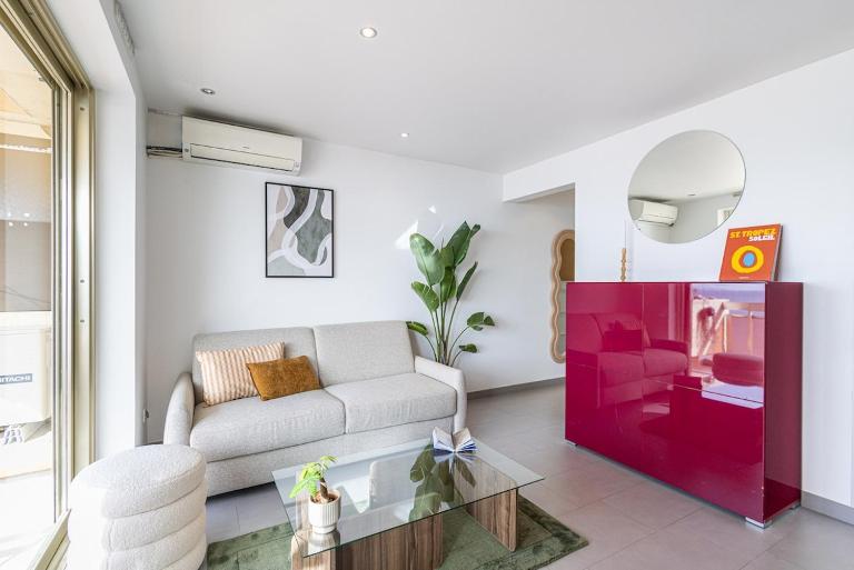 Stunning apartment with sea front terrace - B&B Saint-Laurent-du-Var