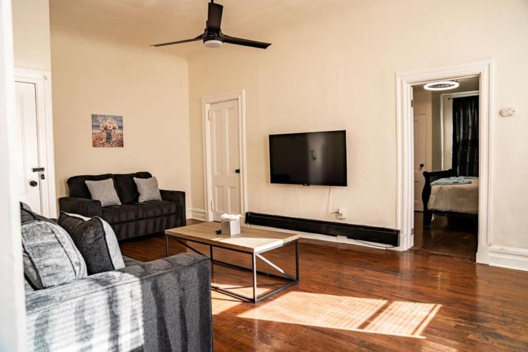 One Bed Retreat in Long Branch - Bed and Breakfast Long Branch