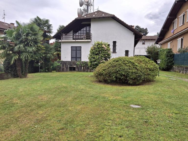 La casa di Arnika - B&B Baveno