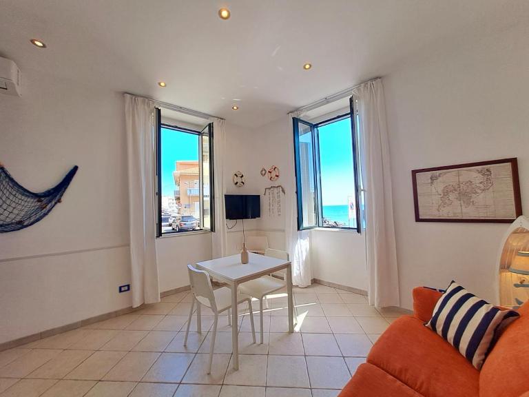 Aci Trezza suite fronte mare - B&B Aci Castello